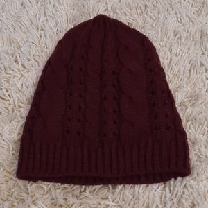 Knitted beanie hat burgundy